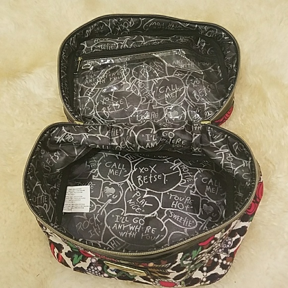 Betsey Johnson Cosmetic bag - Picture 4 of 5